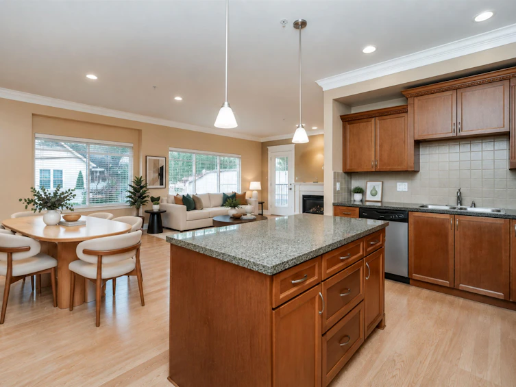 301-22150 Dewdney Trunk Road, Maple Ridge, BC, V2X 3H6