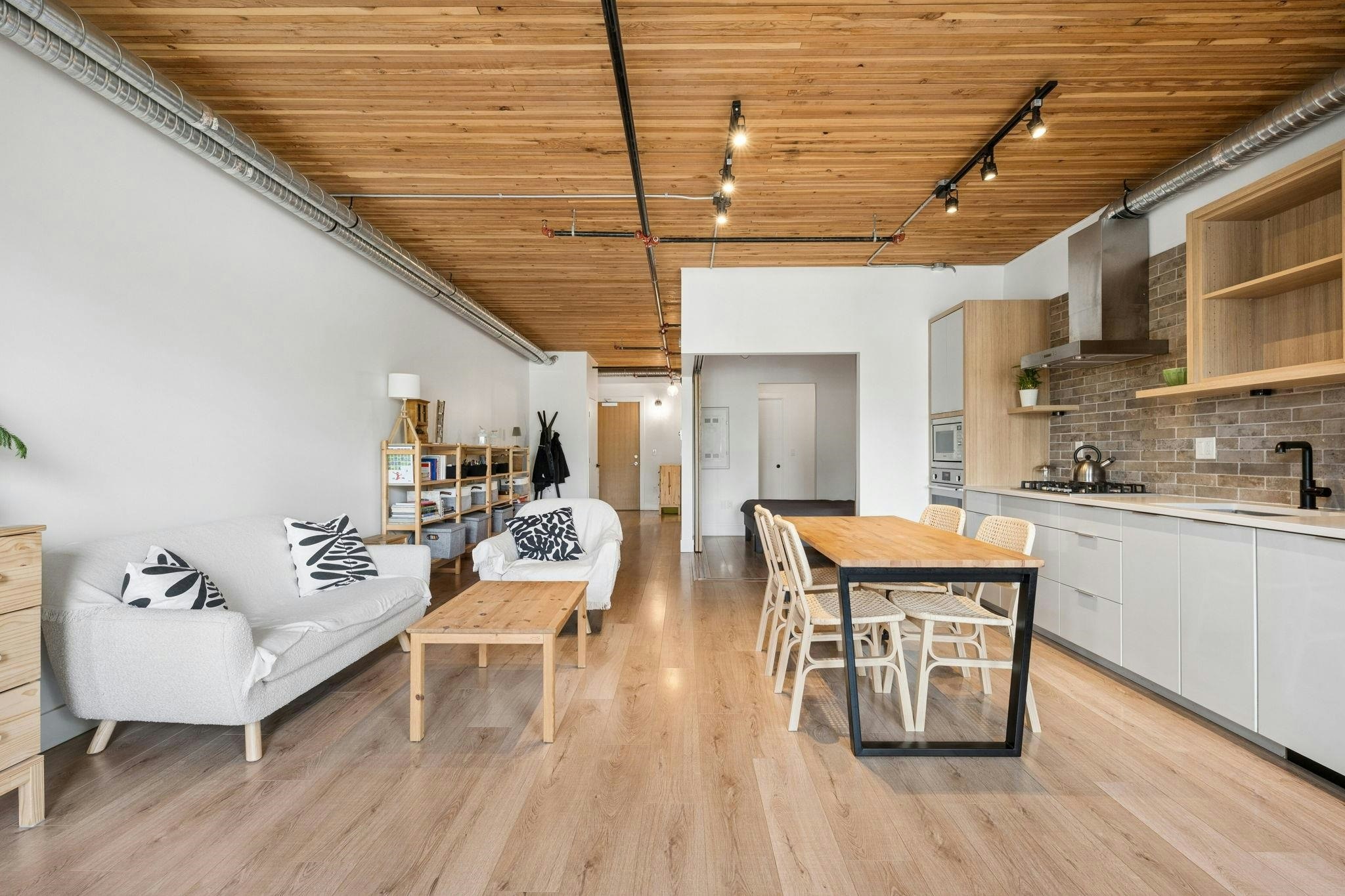 305-4223 Hastings Street - 3