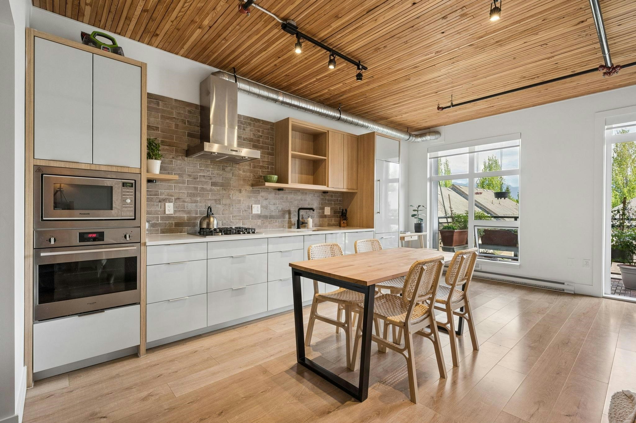305-4223 Hastings Street - 4
