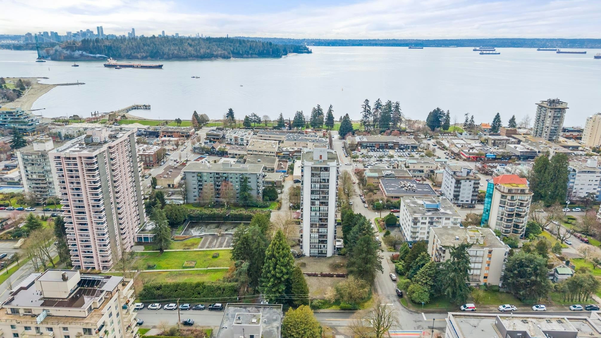 704-650 16th Street, West Vancouver, BC, V7V 3R9