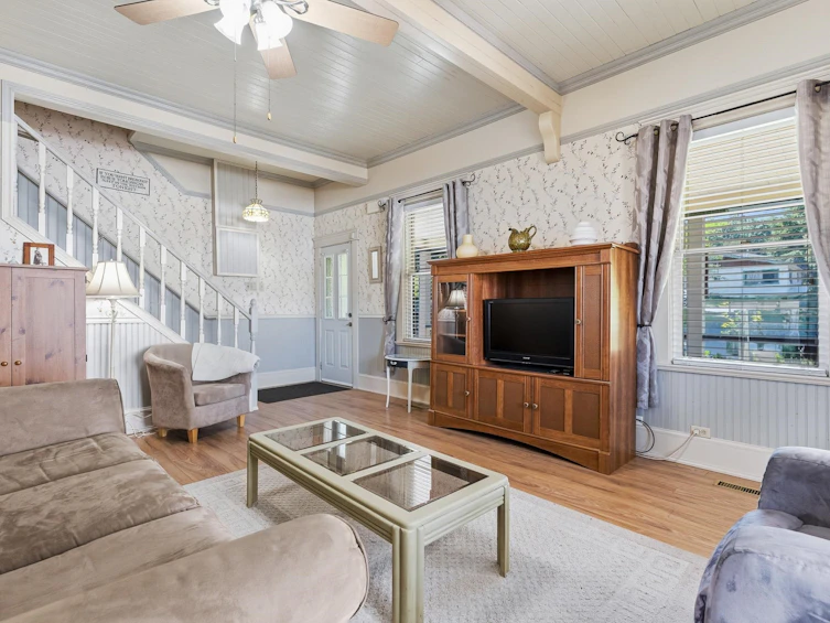 1075 3rd Avenue, Hope, BC, V0X 1L0 - 9
