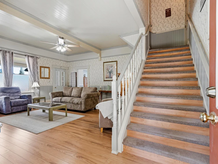 1075 3rd Avenue, Hope, BC, V0X 1L0 - 18