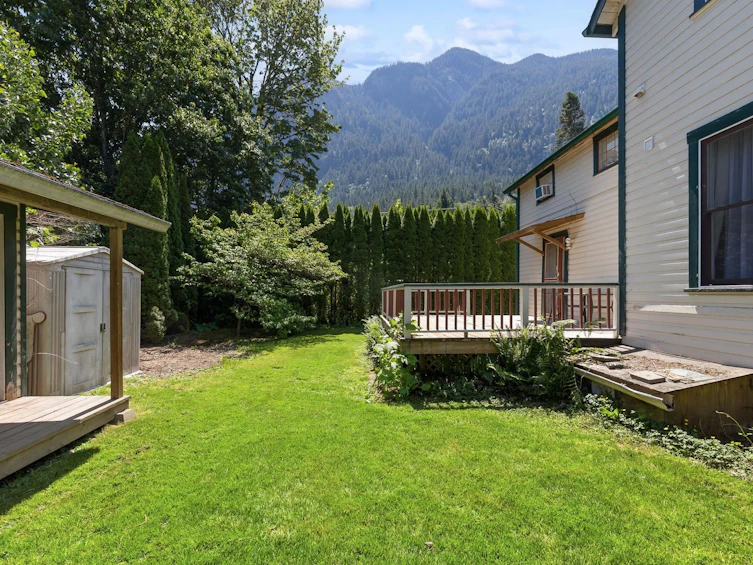 1075 3rd Avenue, Hope, BC, V0X 1L0 - 30