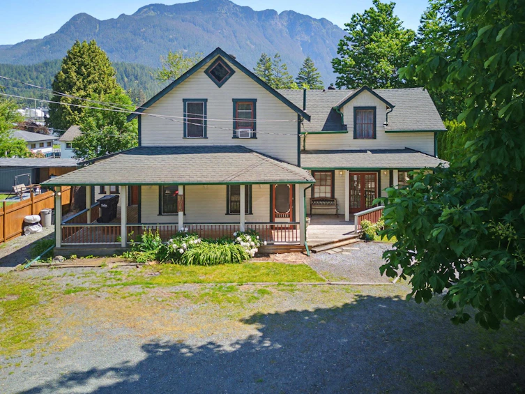 1075 3rd Avenue, Hope, BC, V0X 1L0