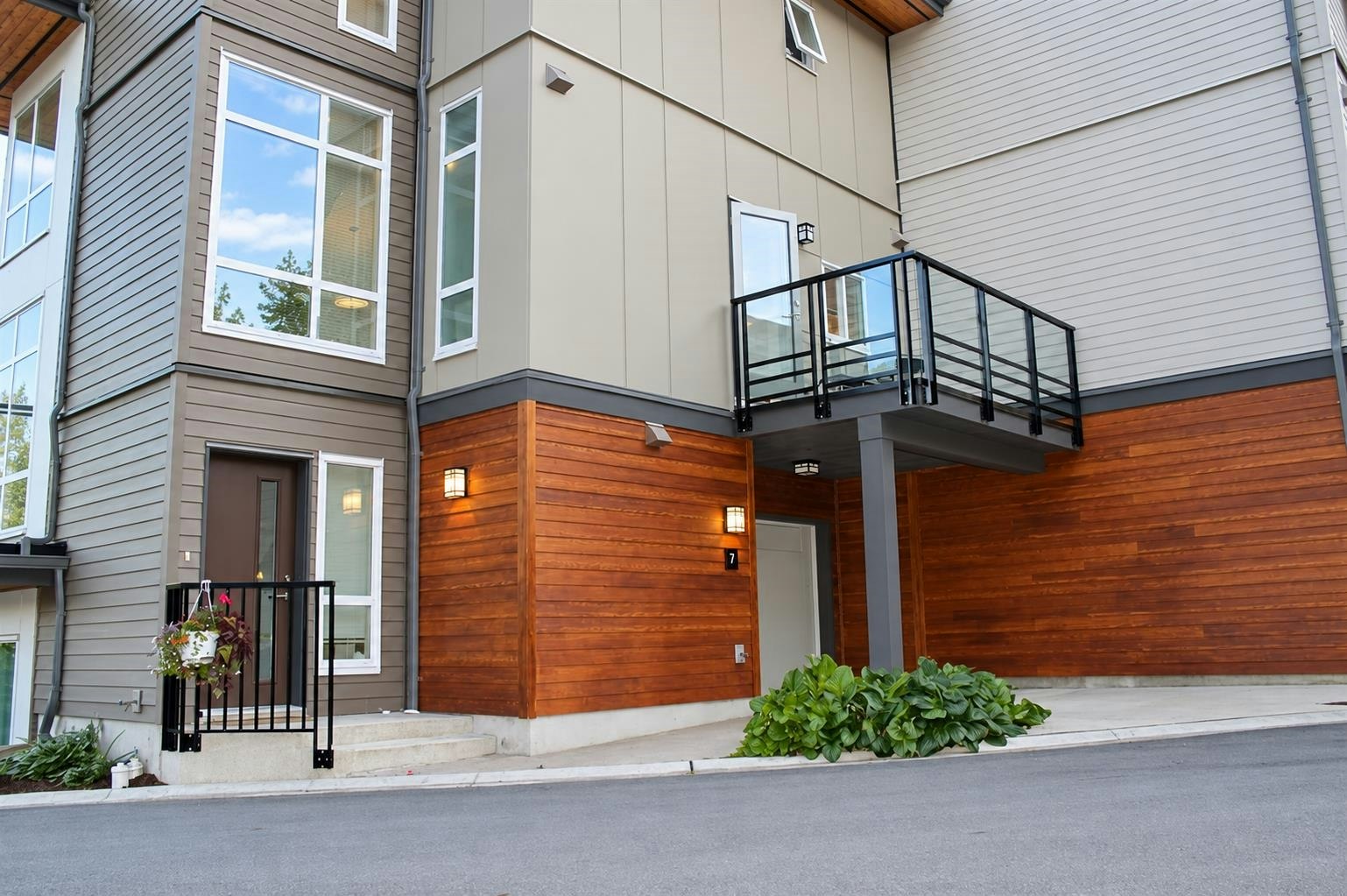 7-909 Clarke Road - 2