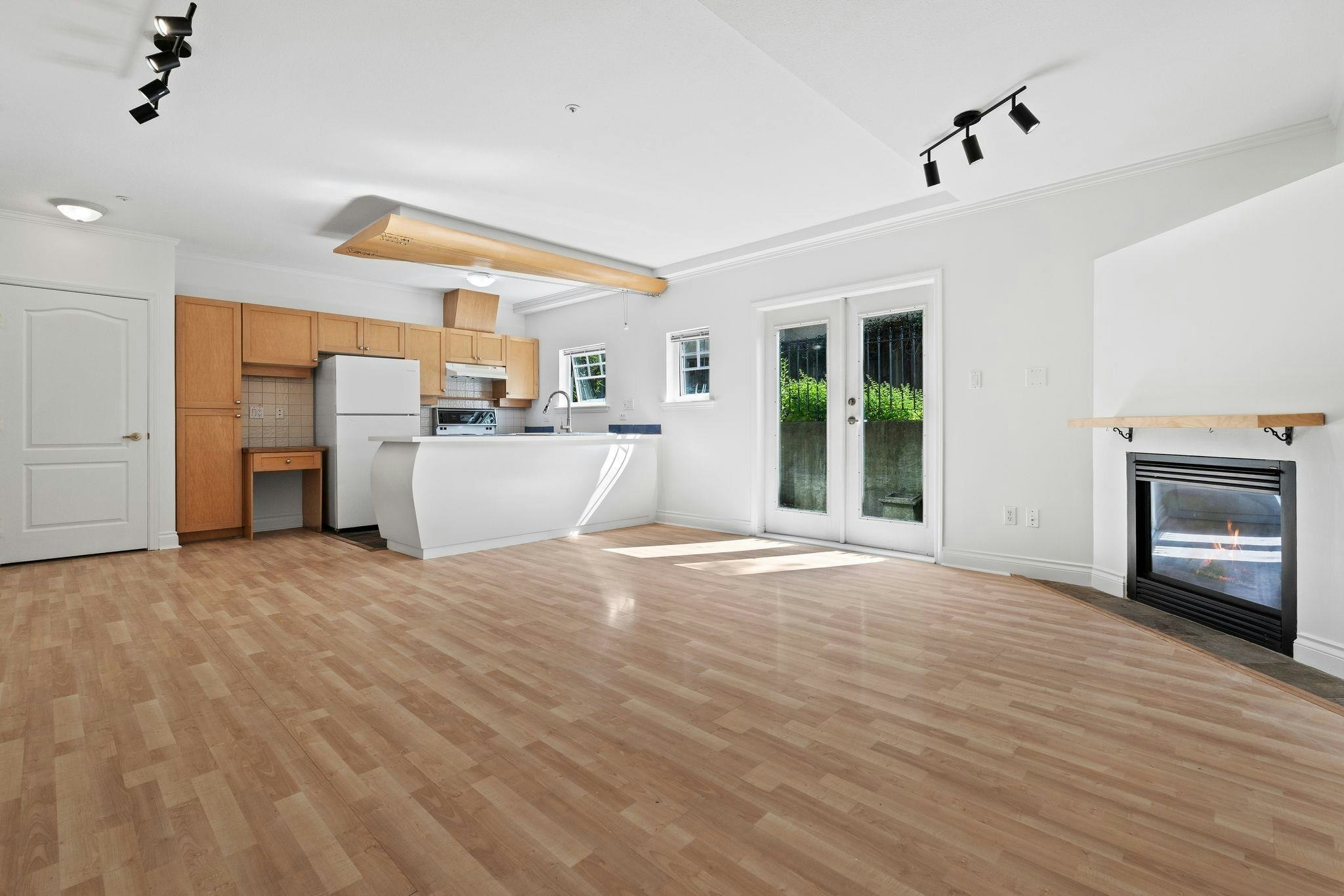 3027 W 7th Avenue, Vancouver, BC, V6K 1Z7 - 2