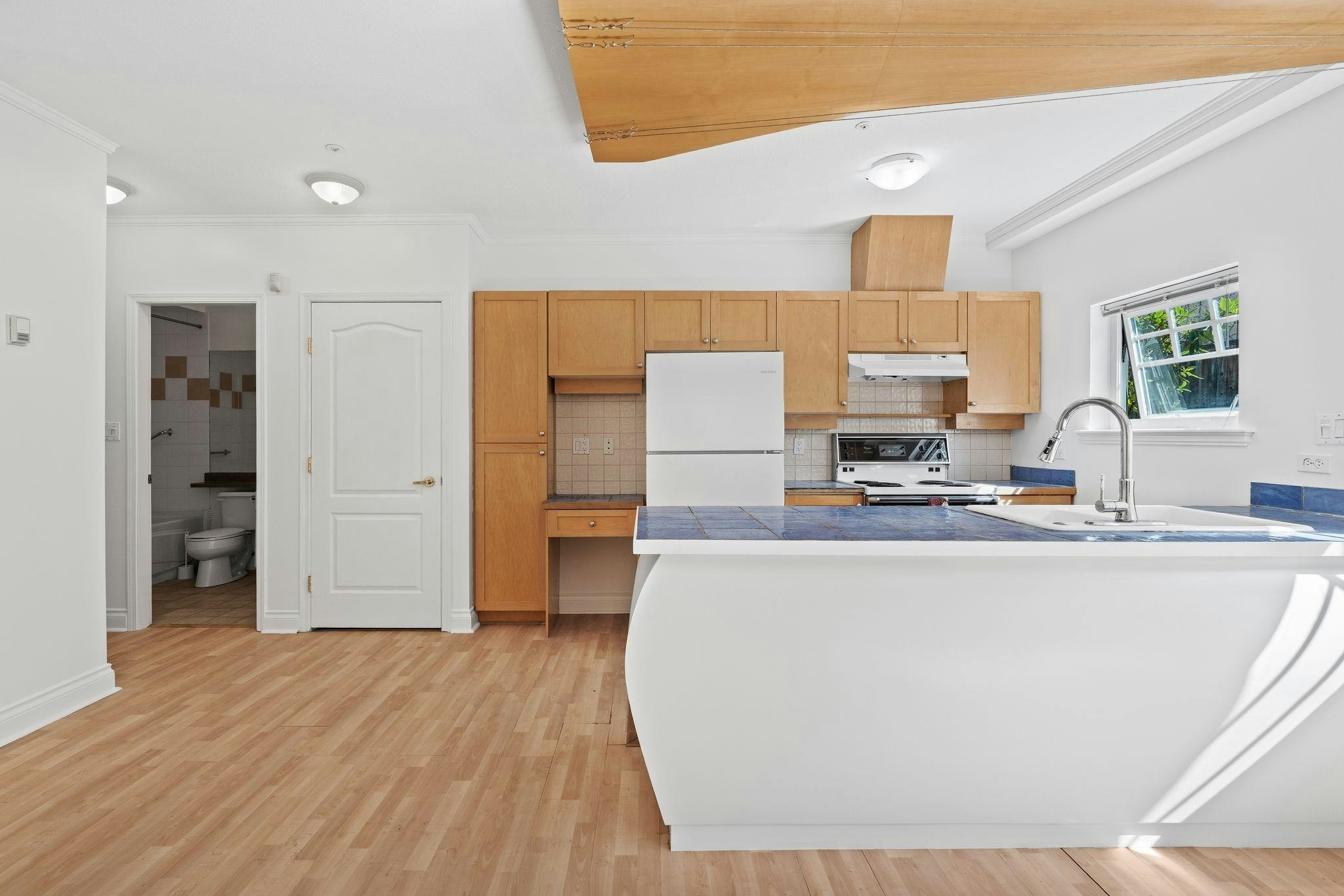 3027 W 7th Avenue, Vancouver, BC, V6K 1Z7 - 3