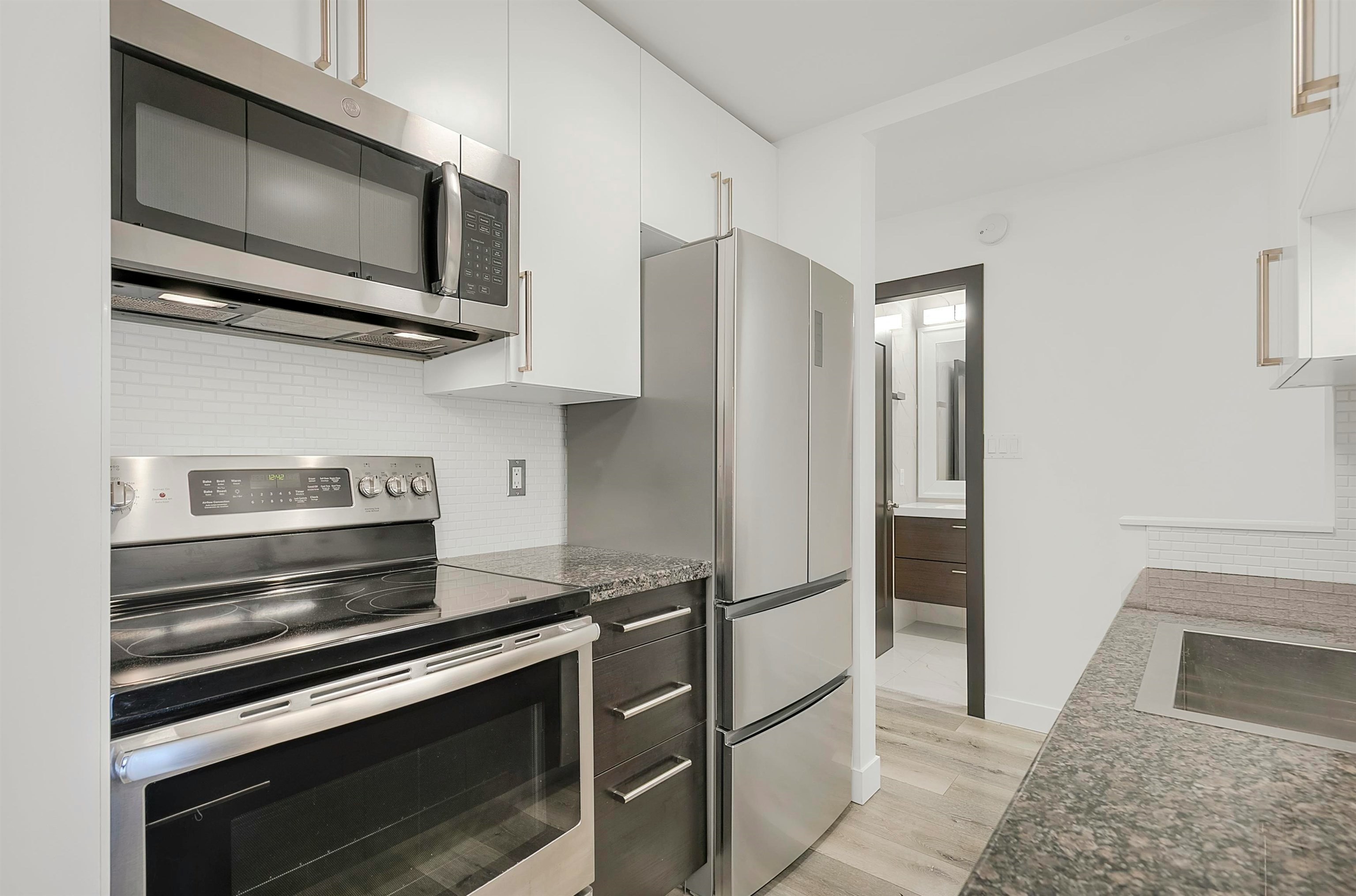 302-170 E 3rd Street, North Vancouver, BC, V7L 1E6