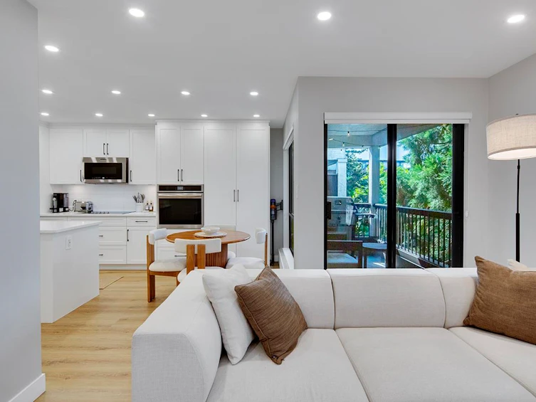 303-1877 W 5th Avenue, Vancouver, BC, V6J 1P5 - 2