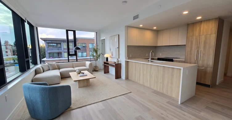309-1616 Lloyd Avenue, North Vancouver, BC, V7P 1S5