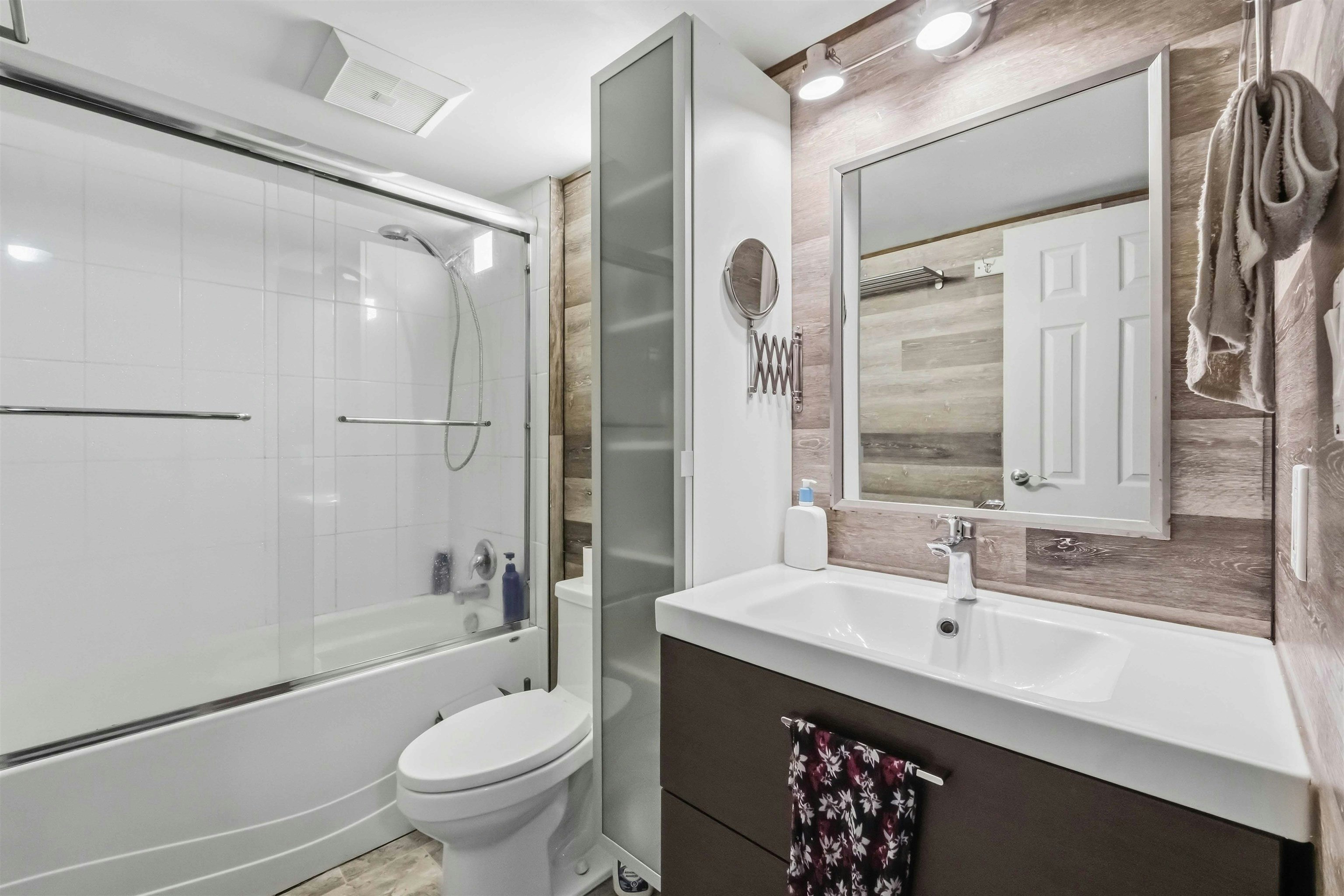 13323 71b Avenue, Surrey, BC, V3W 7Z5 - 18