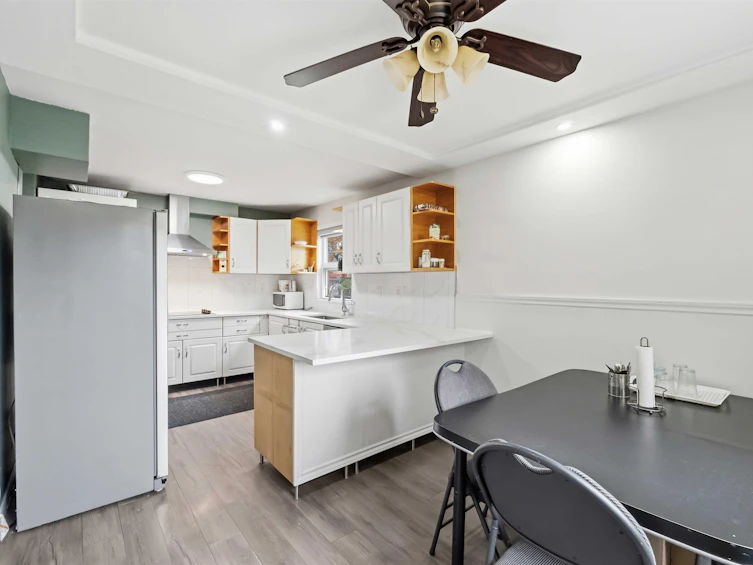 13323 71b Avenue, Surrey, BC, V3W 7Z5 - 14