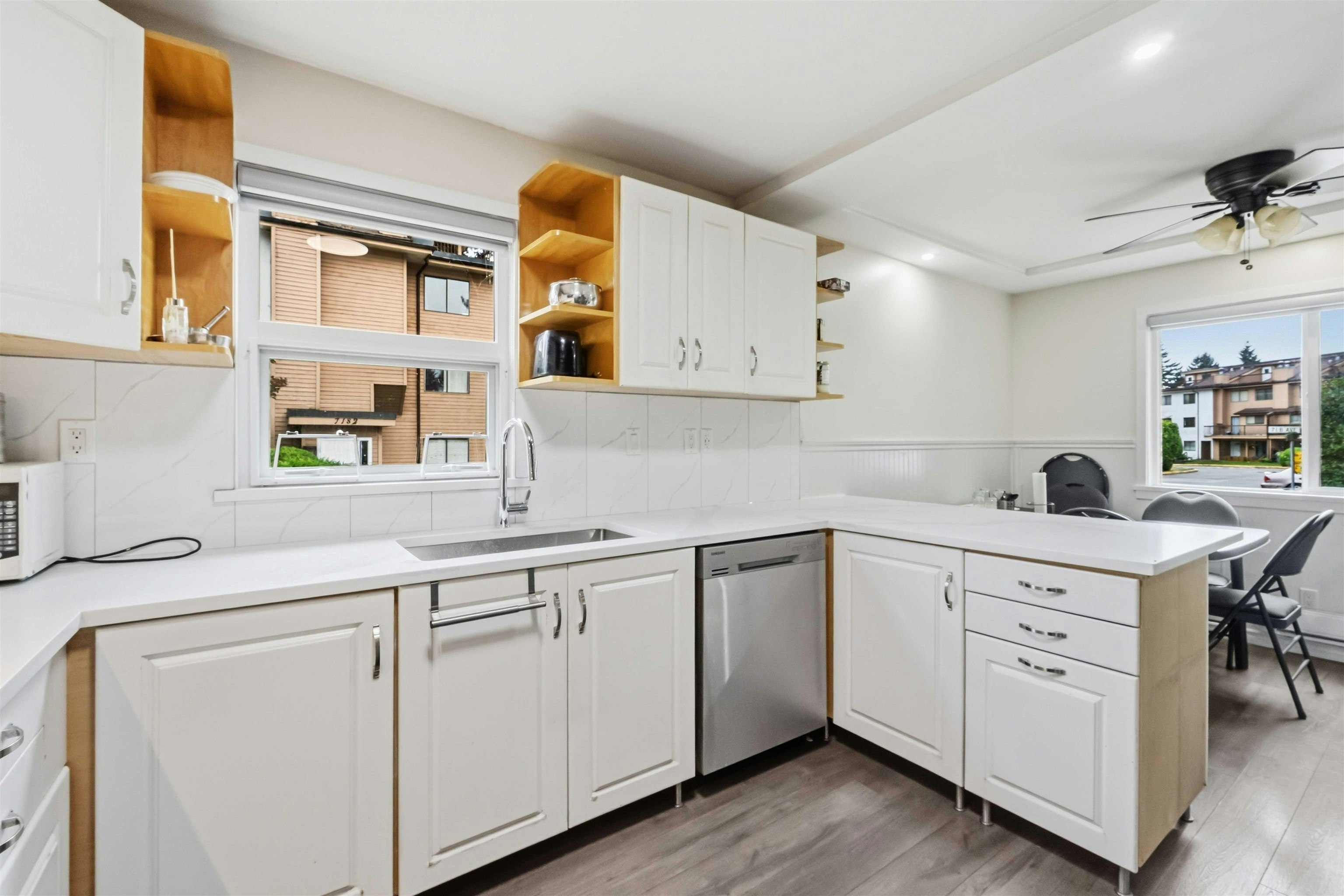 13323 71b Avenue, Surrey, BC, V3W 7Z5 - 13