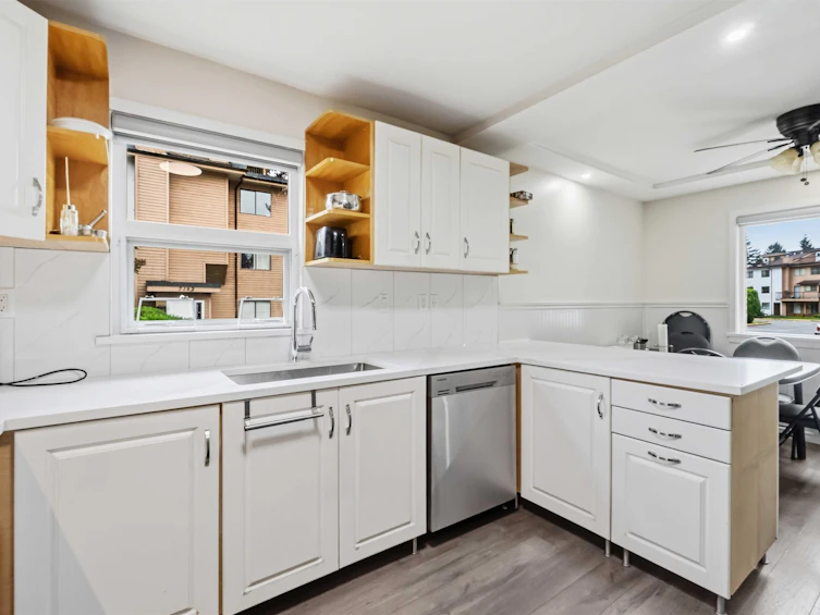 13323 71b Avenue, Surrey, BC, V3W 7Z5 - 13