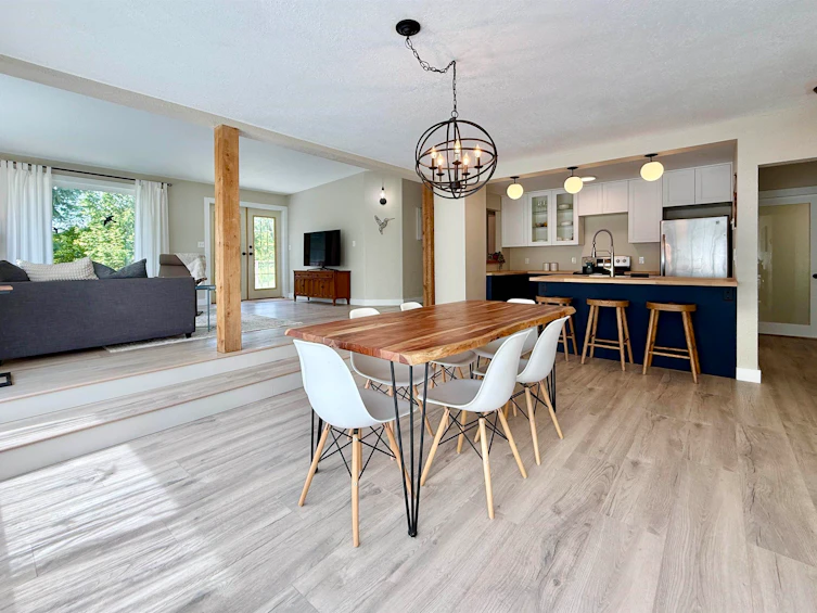 6376 Sunshine Coast Highway, Sechelt, BC, V7Z 0M3