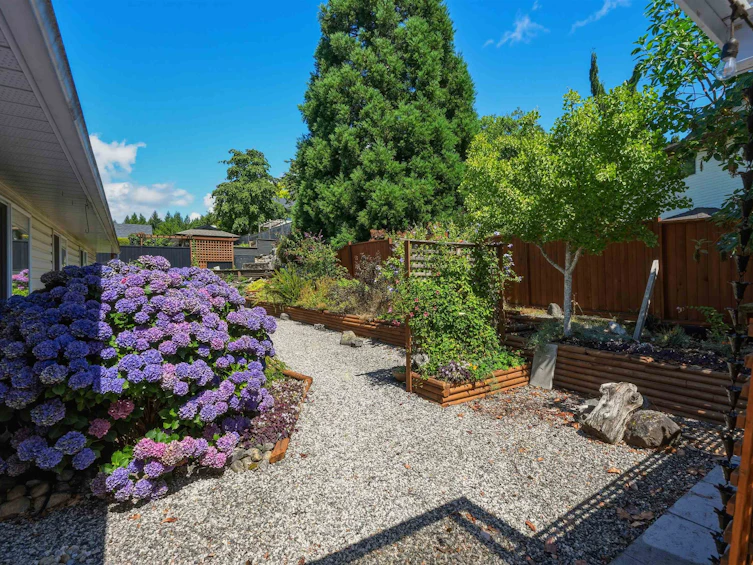 5616 Emerson Road, Sechelt, BC, V0N 3A7 - 7
