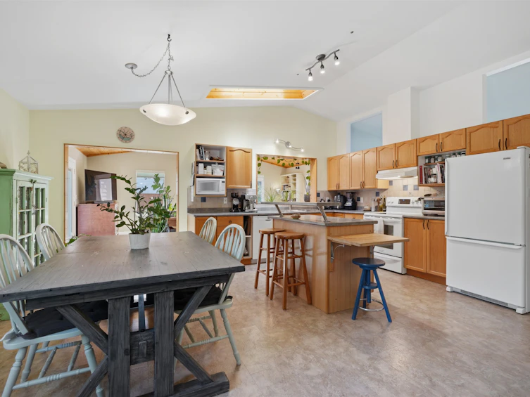 5616 Emerson Road, Sechelt, BC, V0N 3A7 - 16