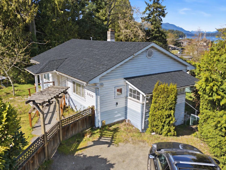5689 Porpoise Bay Road, Sechelt, BC, V0N 1V0 - 2