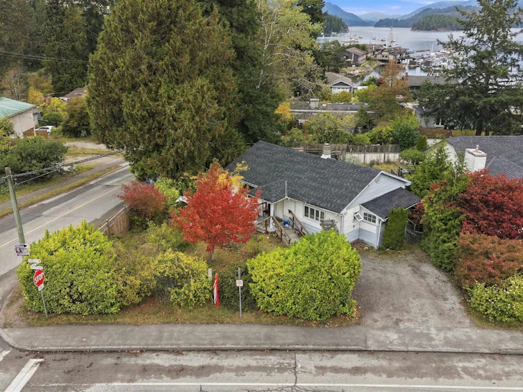 5689 Porpoise Bay Road, Sechelt, BC, V0N 1V0