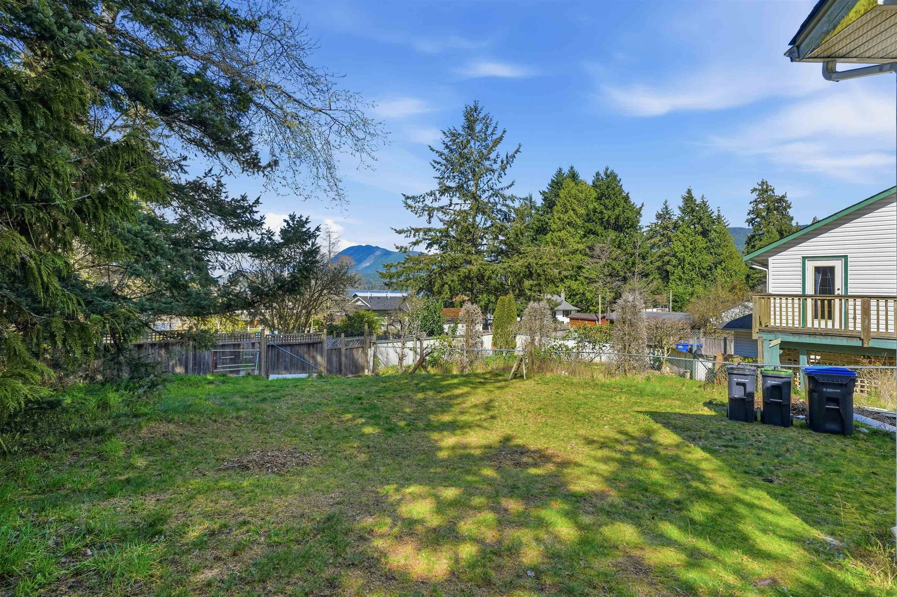 5689 Porpoise Bay Road, Sechelt, BC, V0N 1V0 - 5