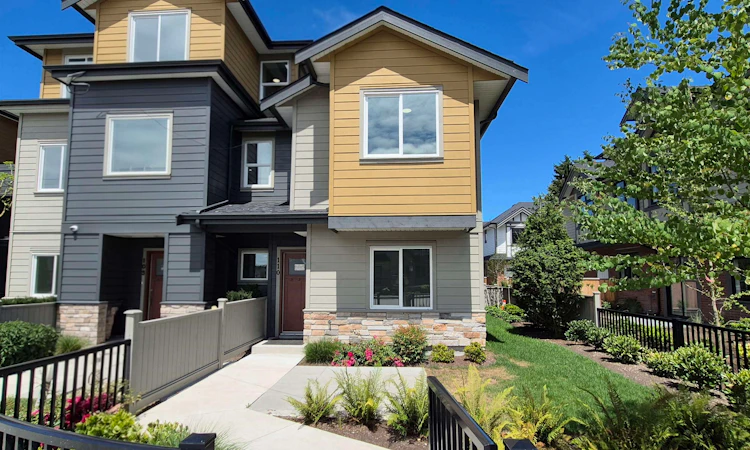 110-8233 Williams Road
