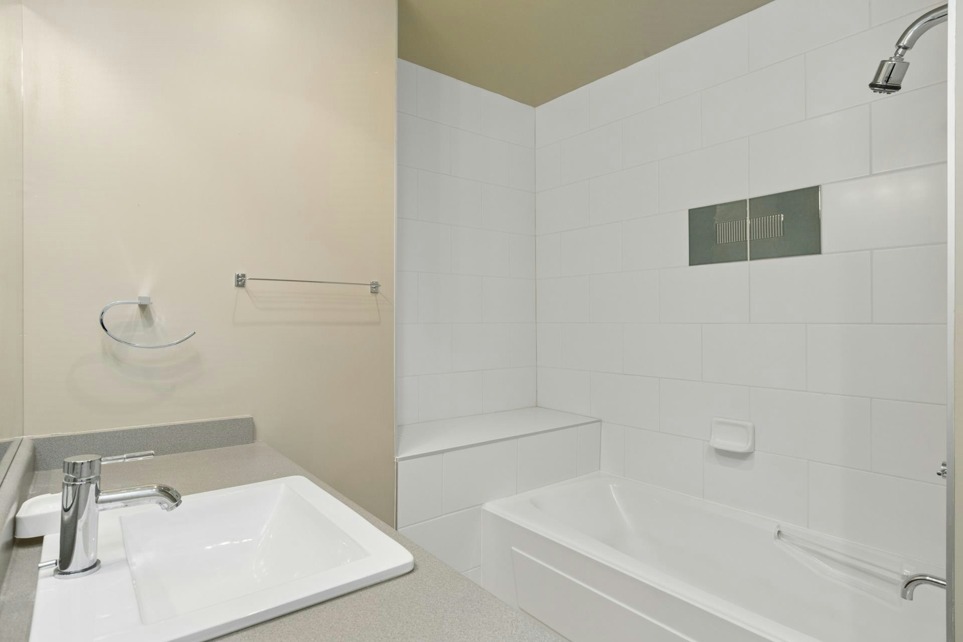 206-188 W 29th Street, North Vancouver, BC, V7N 0A2 - 22