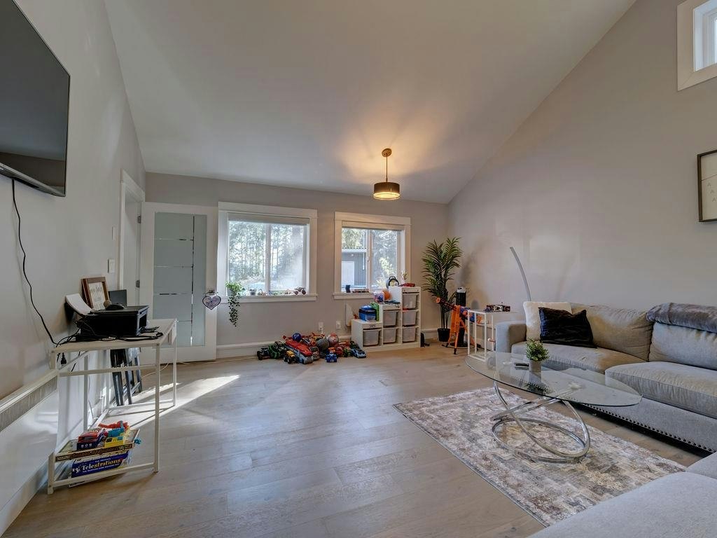 9168 Sunshine Coast Highway, Halfmoon Bay, BC, V7Z 1E9 - 16