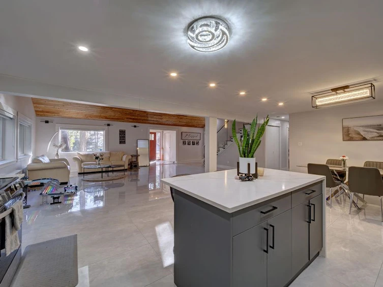 9168 Sunshine Coast Highway, Halfmoon Bay, BC, V7Z 1E9 - 12
