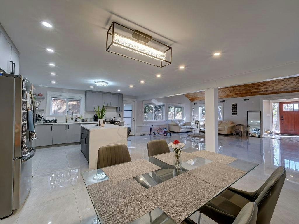9168 Sunshine Coast Highway, Halfmoon Bay, BC, V7Z 1E9 - 14