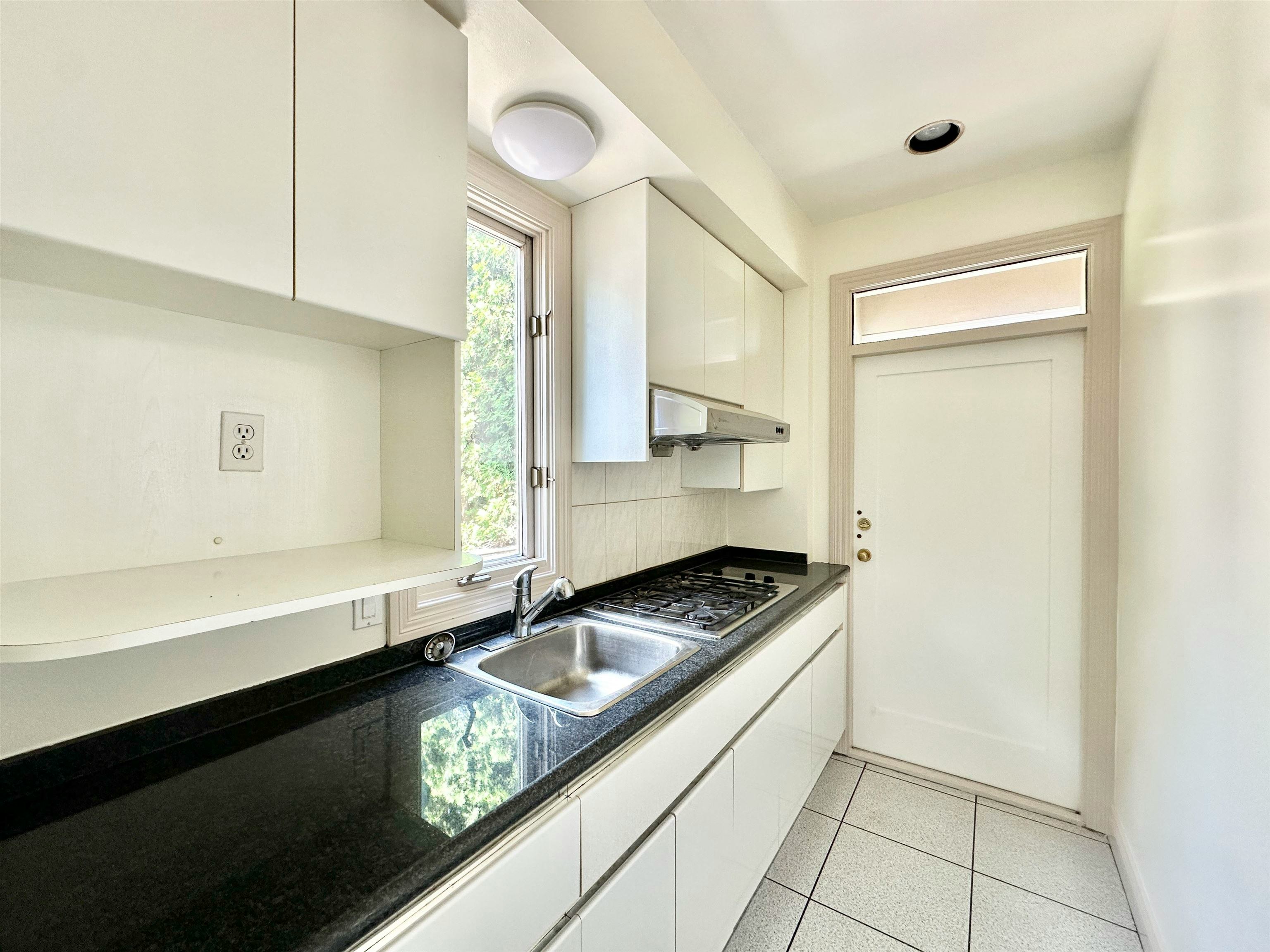 883 W 52 Avenue, Vancouver, BC, V6P 1G9 - 10
