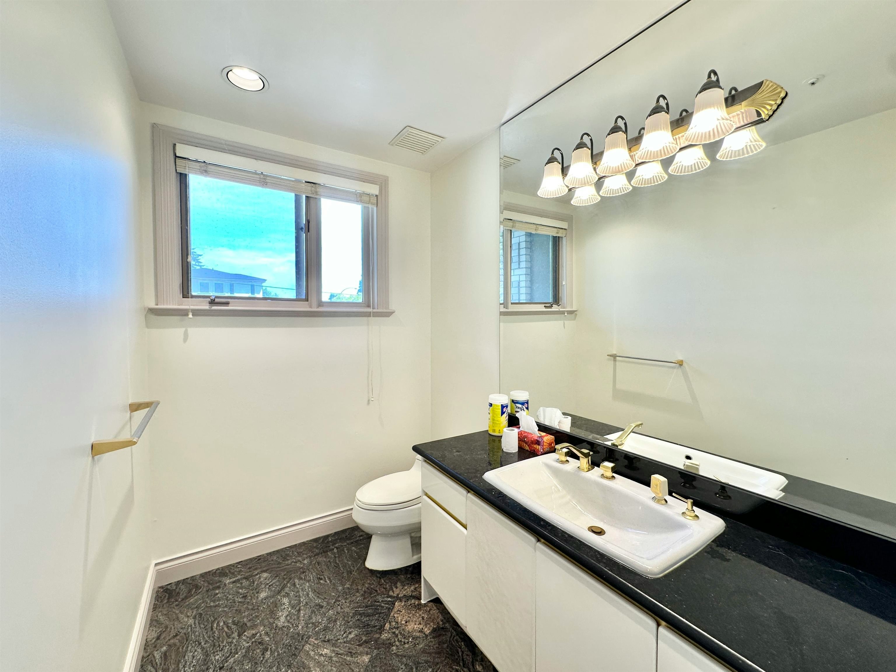 883 W 52 Avenue, Vancouver, BC, V6P 1G9 - 8