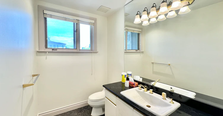 883 W 52 Avenue, Vancouver, BC, V6P 1G9 - 8