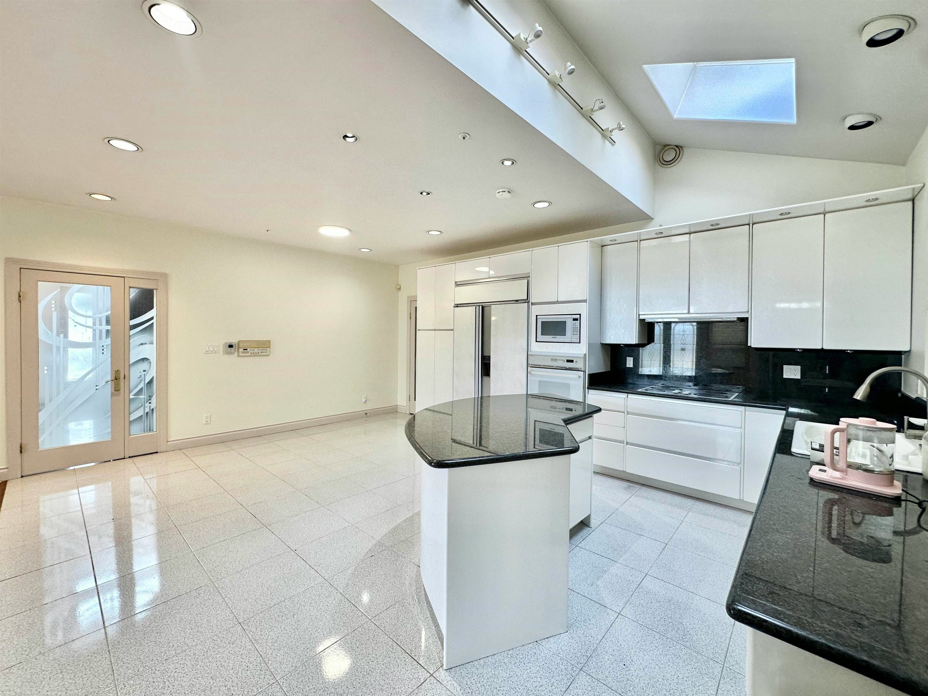 883 W 52 Avenue, Vancouver, BC, V6P 1G9 - 11