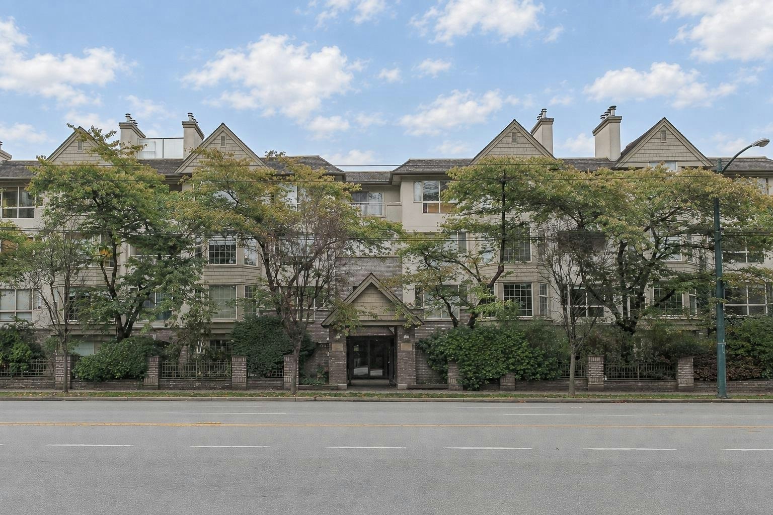208-5650 Oak Street, Vancouver, BC, V6M 2V6