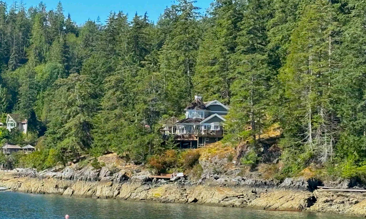 890 The Grove Road