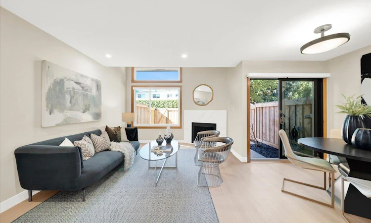 12-3851 Blundell Road