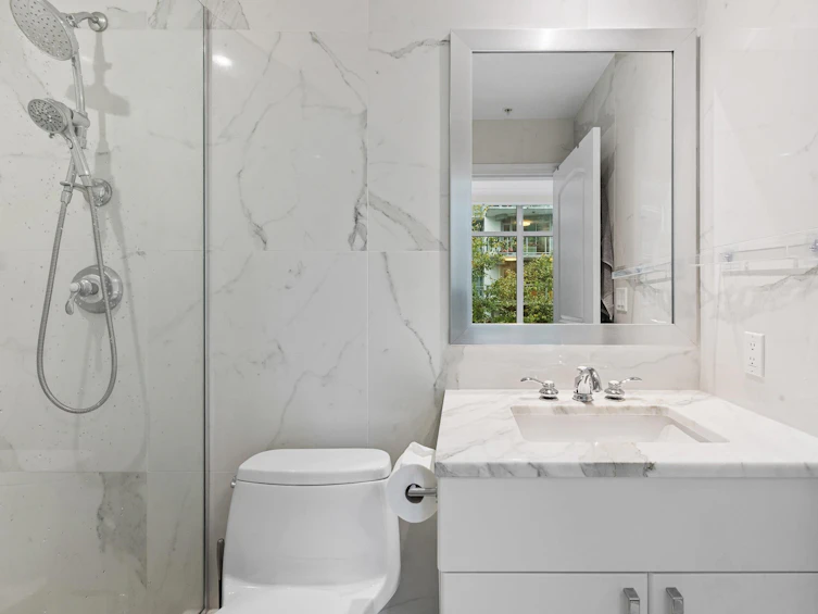 211-185 Victory Ship Way, North Vancouver, BC, V7L 0G2 - 21