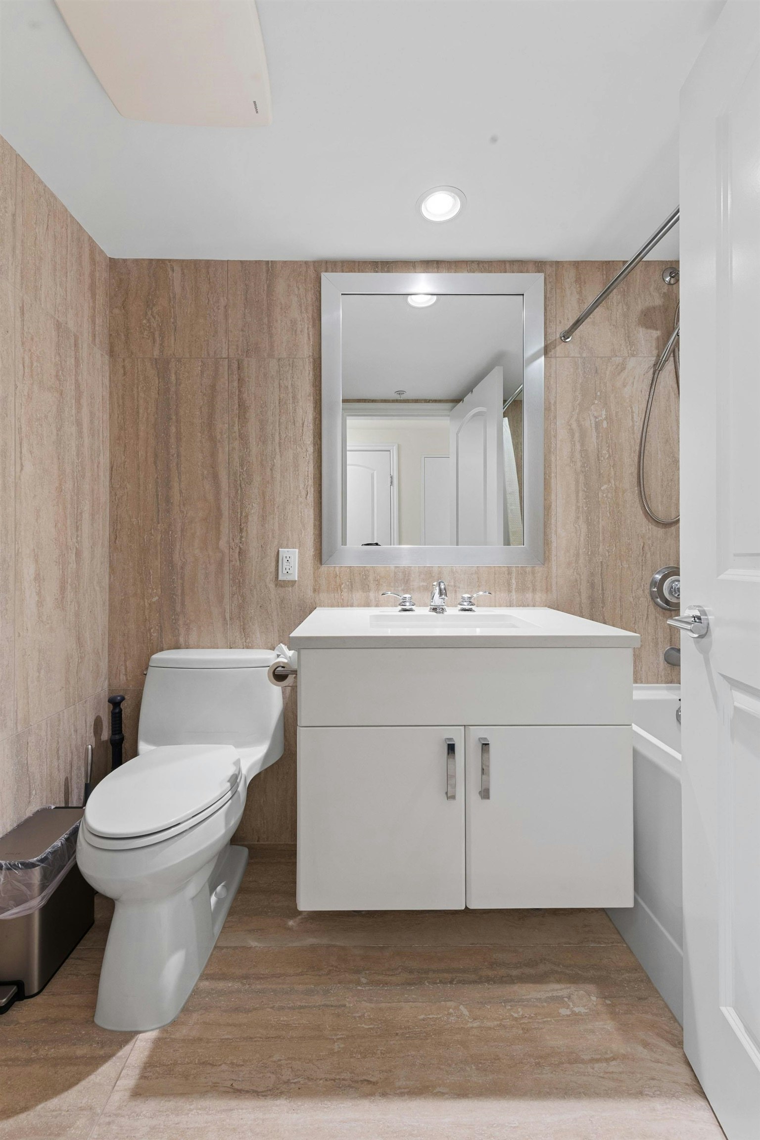 211-185 Victory Ship Way, North Vancouver, BC, V7L 0G2 - 17