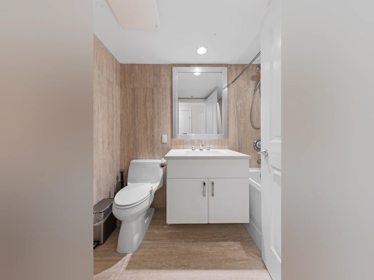 211-185 Victory Ship Way, North Vancouver, BC, V7L 0G2 - 17