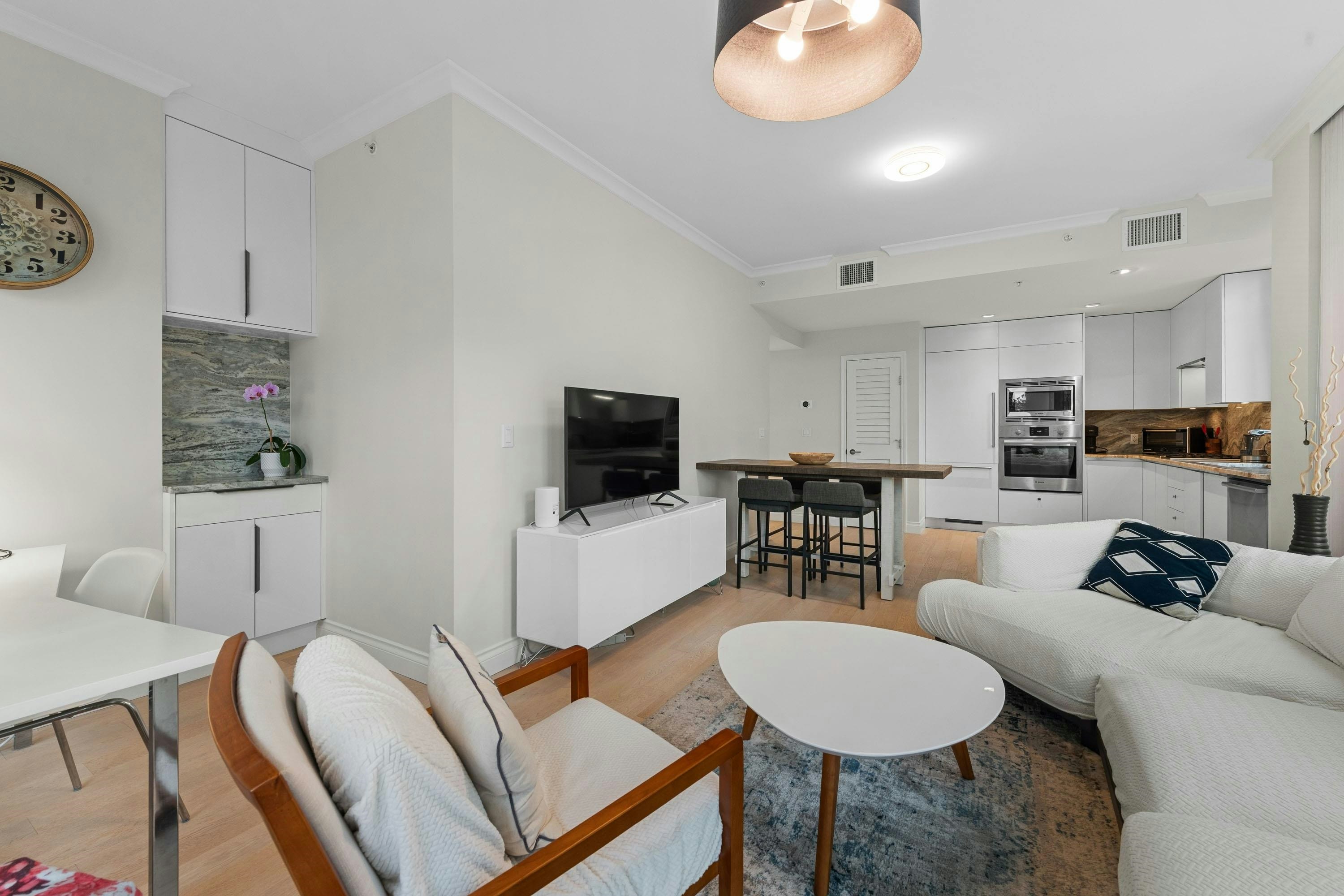 211-185 Victory Ship Way, North Vancouver, BC, V7L 0G2 - 12