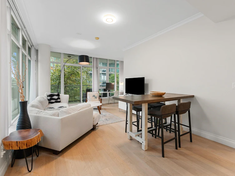 211-185 Victory Ship Way, North Vancouver, BC, V7L 0G2 - 6