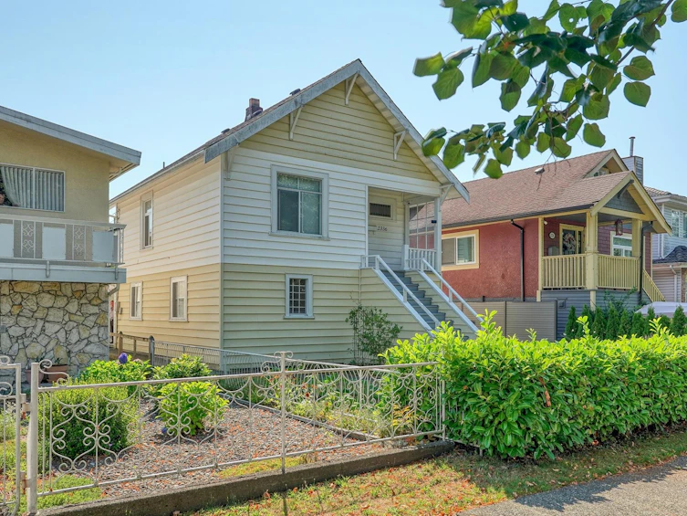 2336 45 Avenue, Vancouver, BC, V5R 3B5 - 2