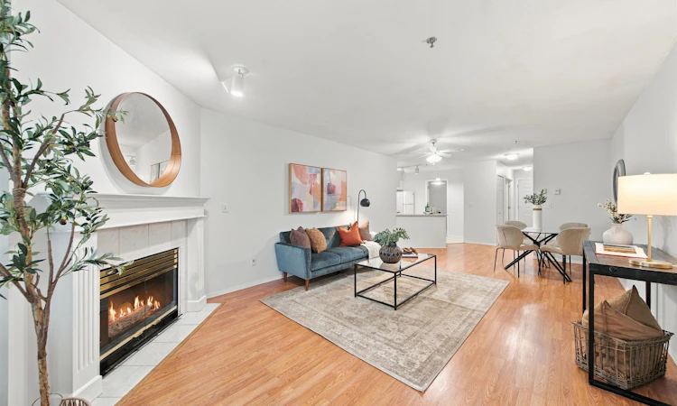 207-5955 177b Street