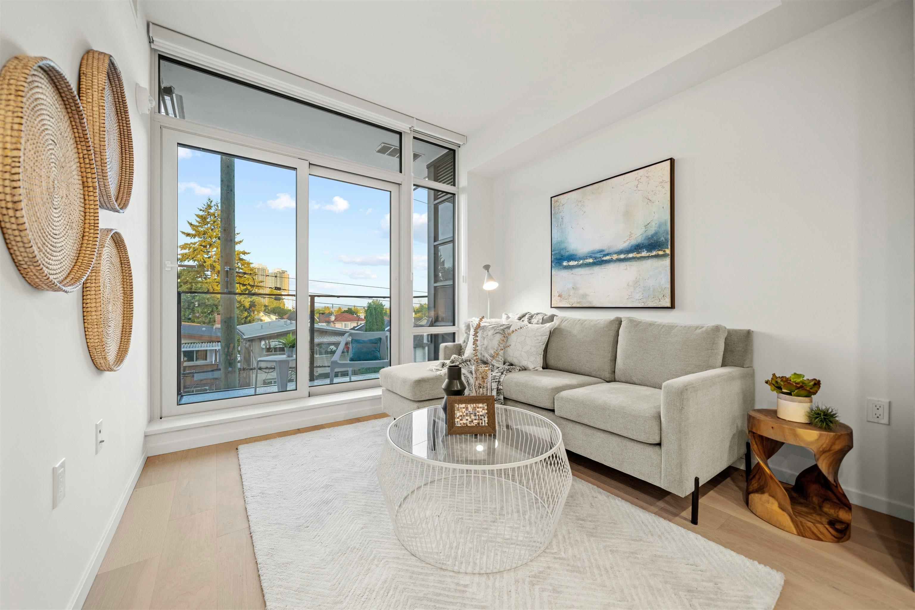 206-8486 Oak Street, Vancouver, BC, V6P 4B1