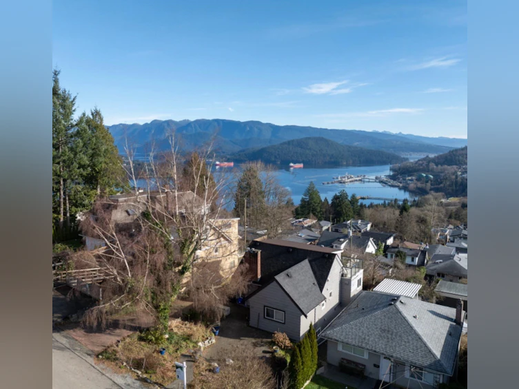 190 N Ellesmere Avenue, Burnaby, BC, V5B 1J8 - 9