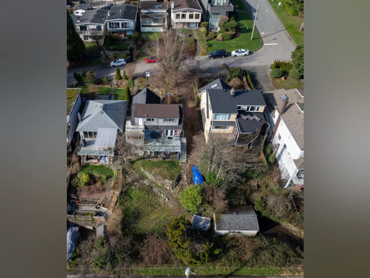 190 N Ellesmere Avenue, Burnaby, BC, V5B 1J8 - 12