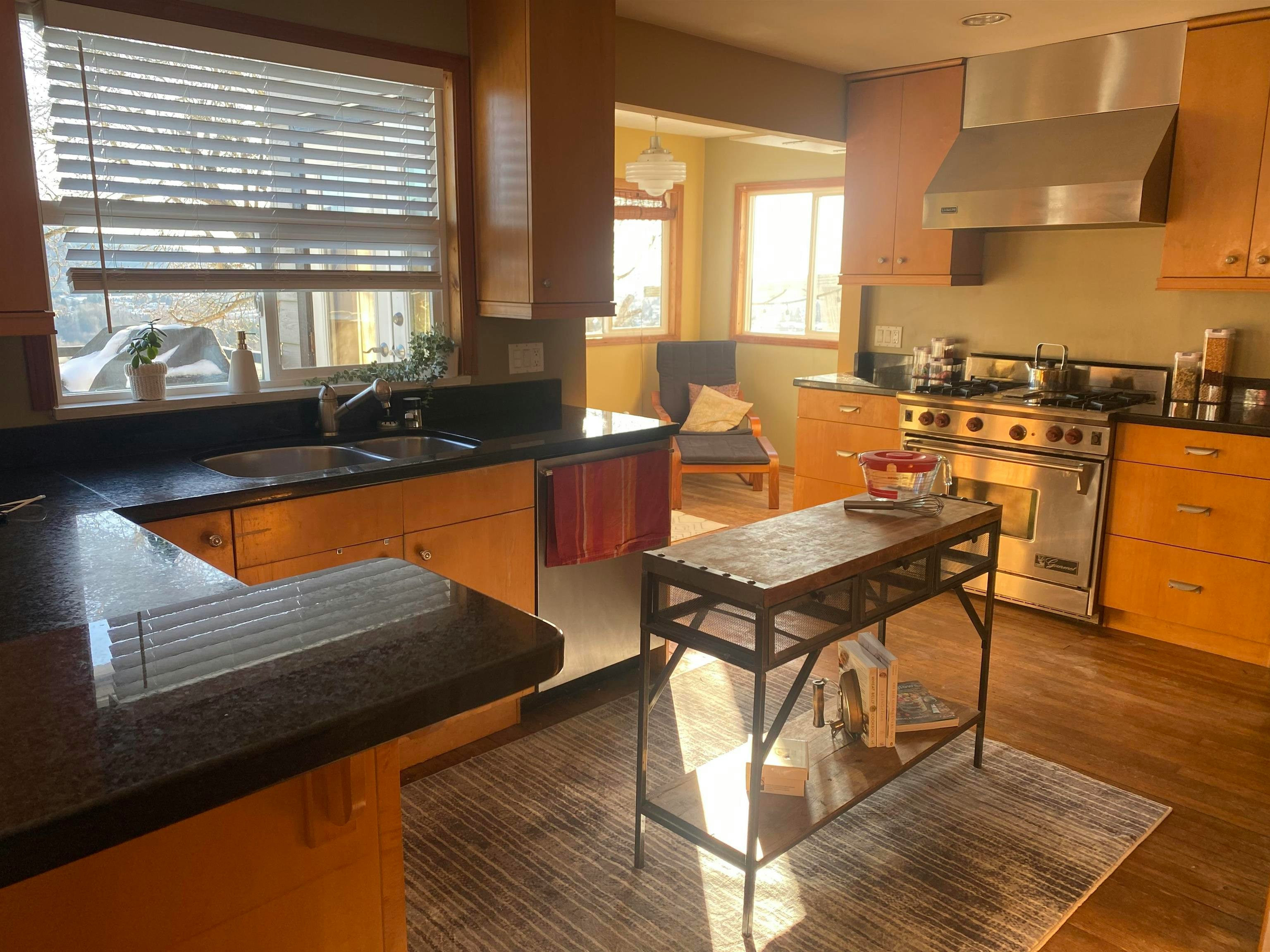 190 N Ellesmere Avenue, Burnaby, BC, V5B 1J8 - 19