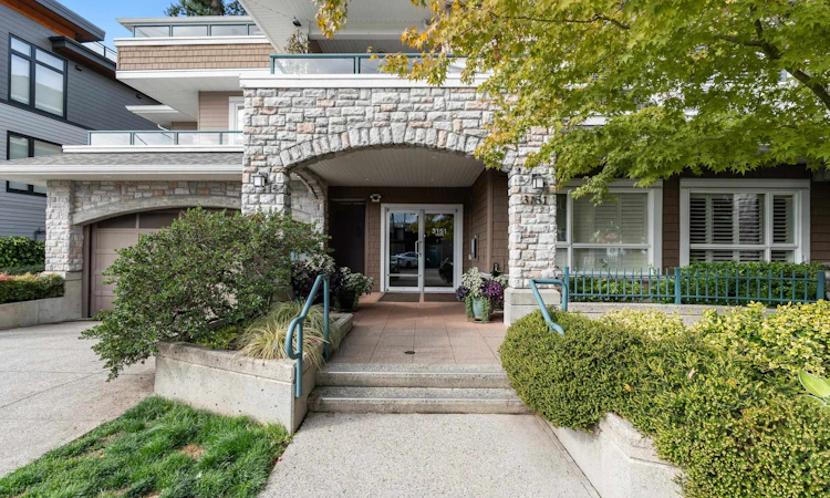 208-3151 Connaught Crescent