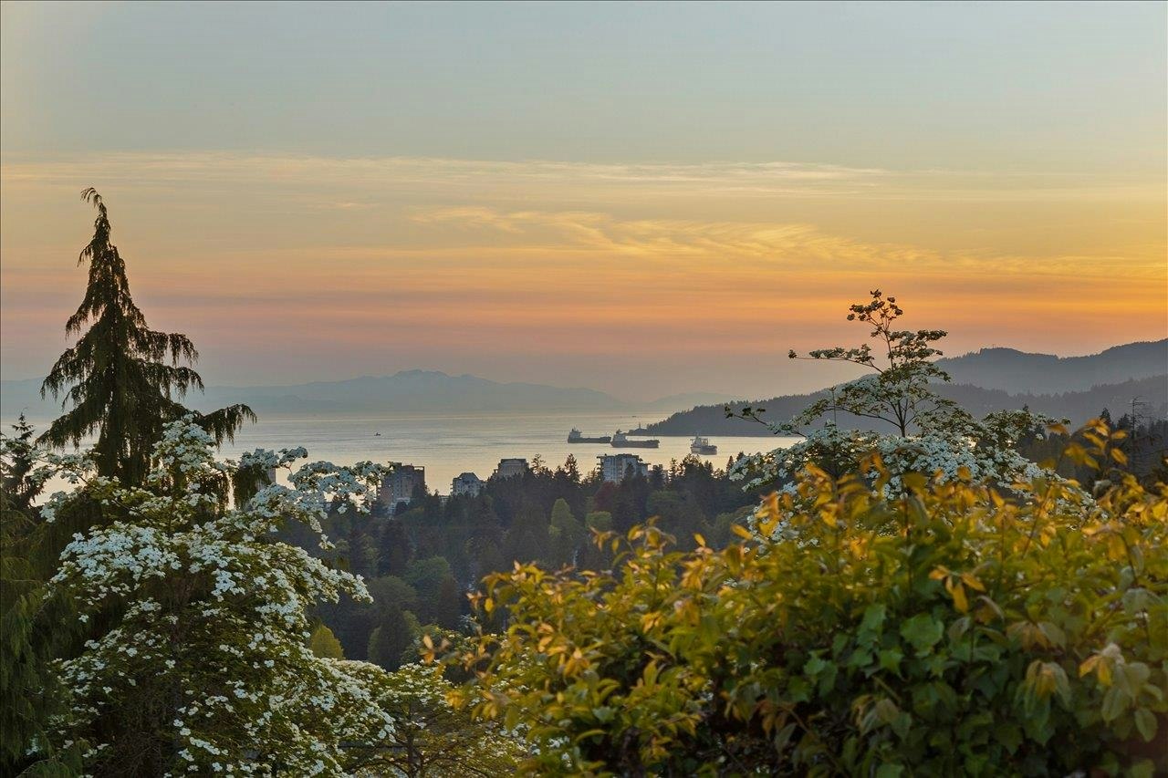 982 Braeside Street, West Vancouver, BC, V7T 2K8