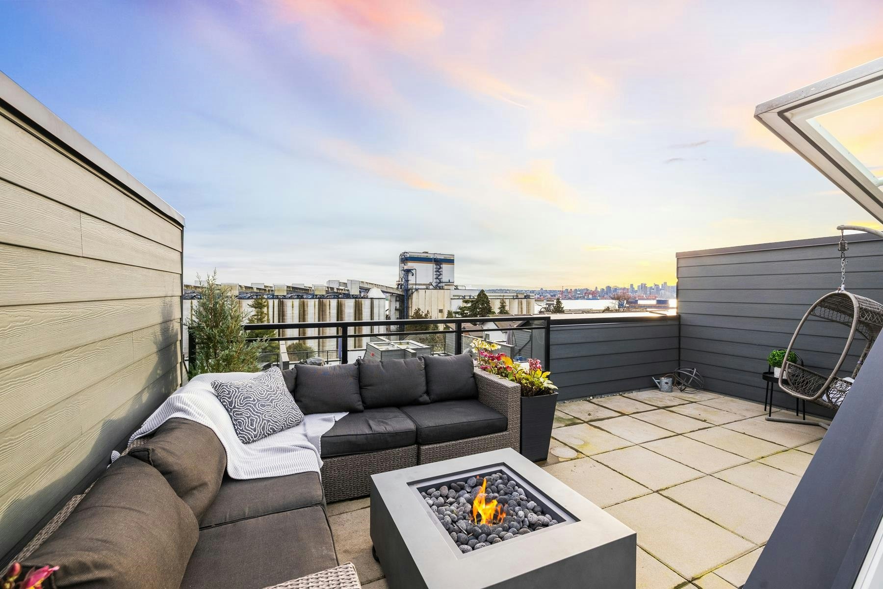 444-545 E 2nd Street, North Vancouver, BC, V7L 1E1